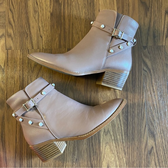 Catherine Malandrino size 7.5 booties - Picture 2 of 8